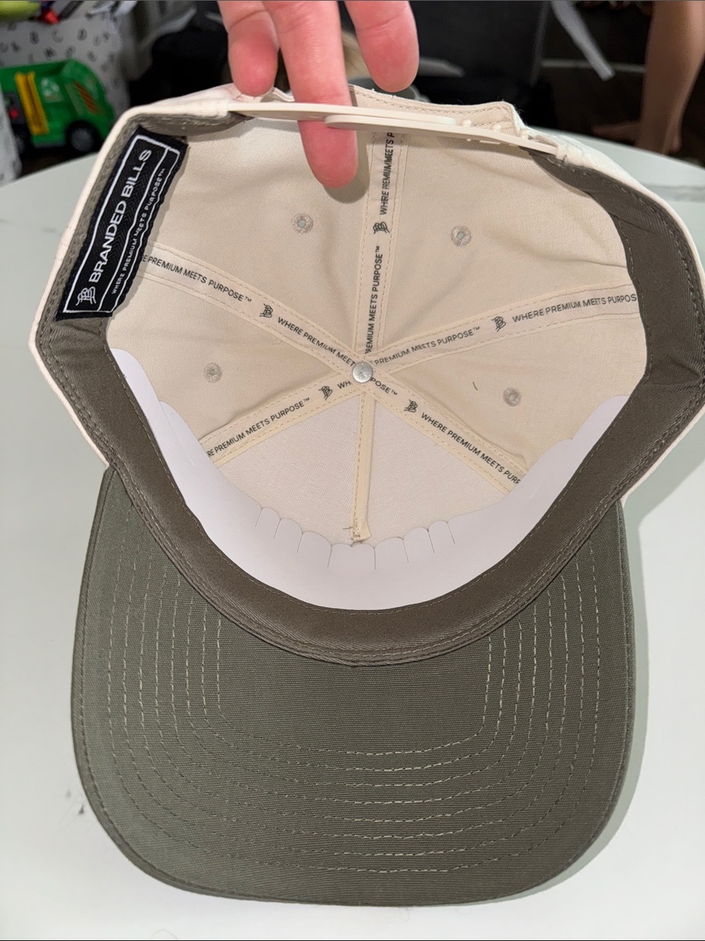 Unbranded Men's Two-Tone Cream and Olive Baseball Cap - Picture 3 of 3